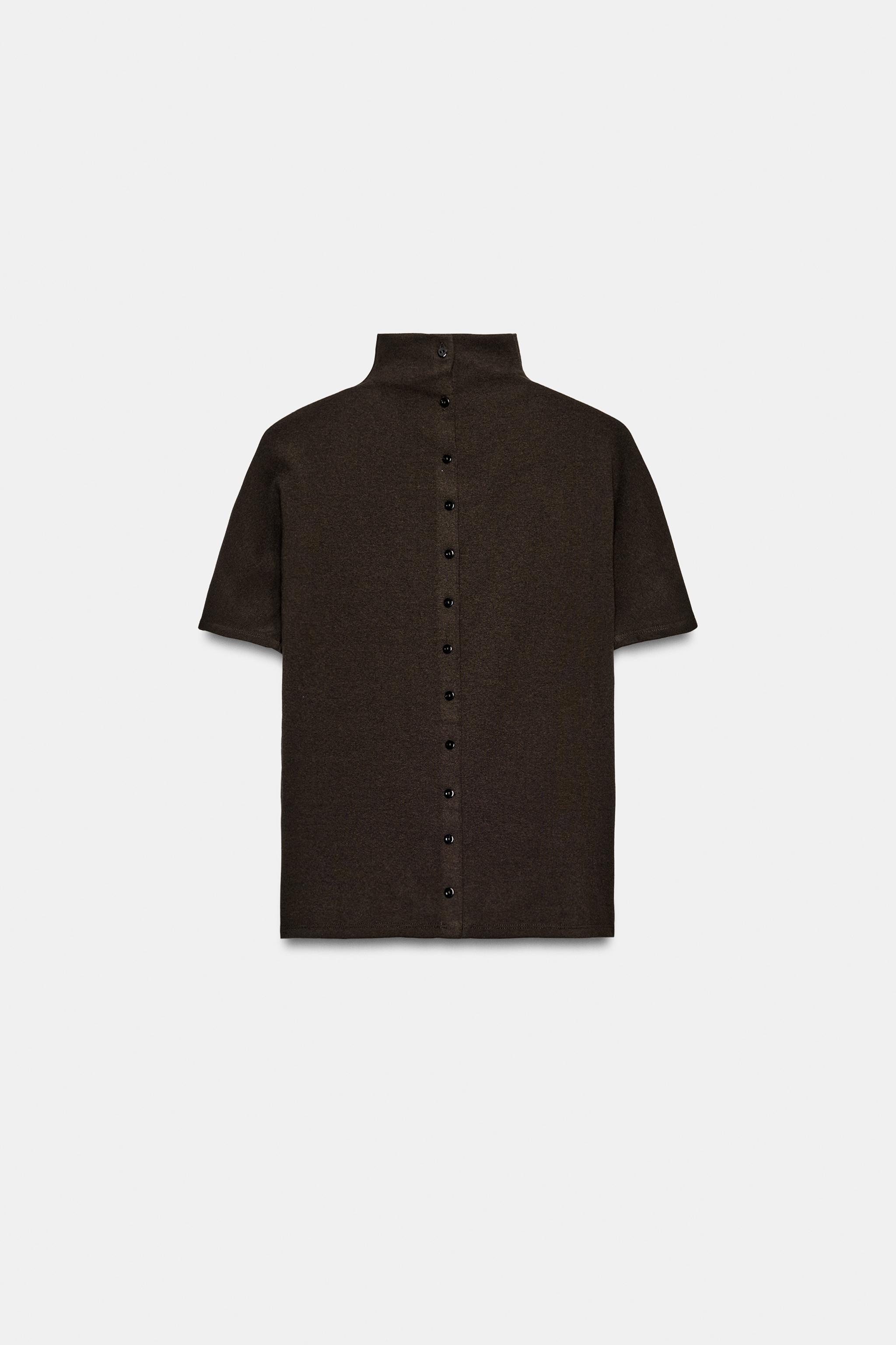 BUTTONED STAND-UP COLLAR T-SHIRT