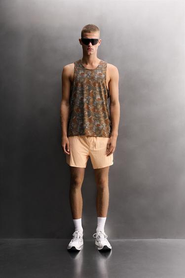 PLAYERA TANK RUNNING ESTAMPADO ABSTRACTO - Marrón de Zara - Imagen 0