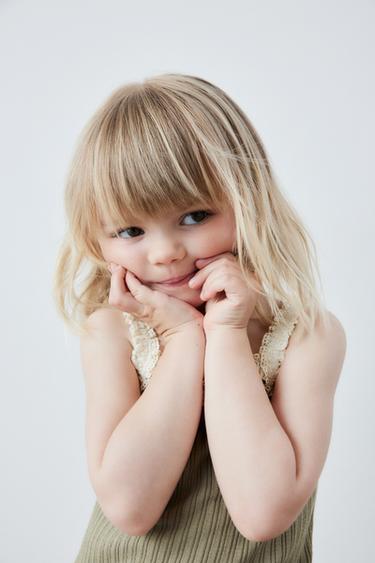 CAMISETA PUNTO TIRANTES PUNTILLA - Khaki de Zara