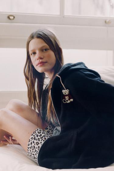 SWEATSHIRT MIT REISSVERSCHLUSS UND GESTICKTEM BÄRENMOTIV - Blau von Zara