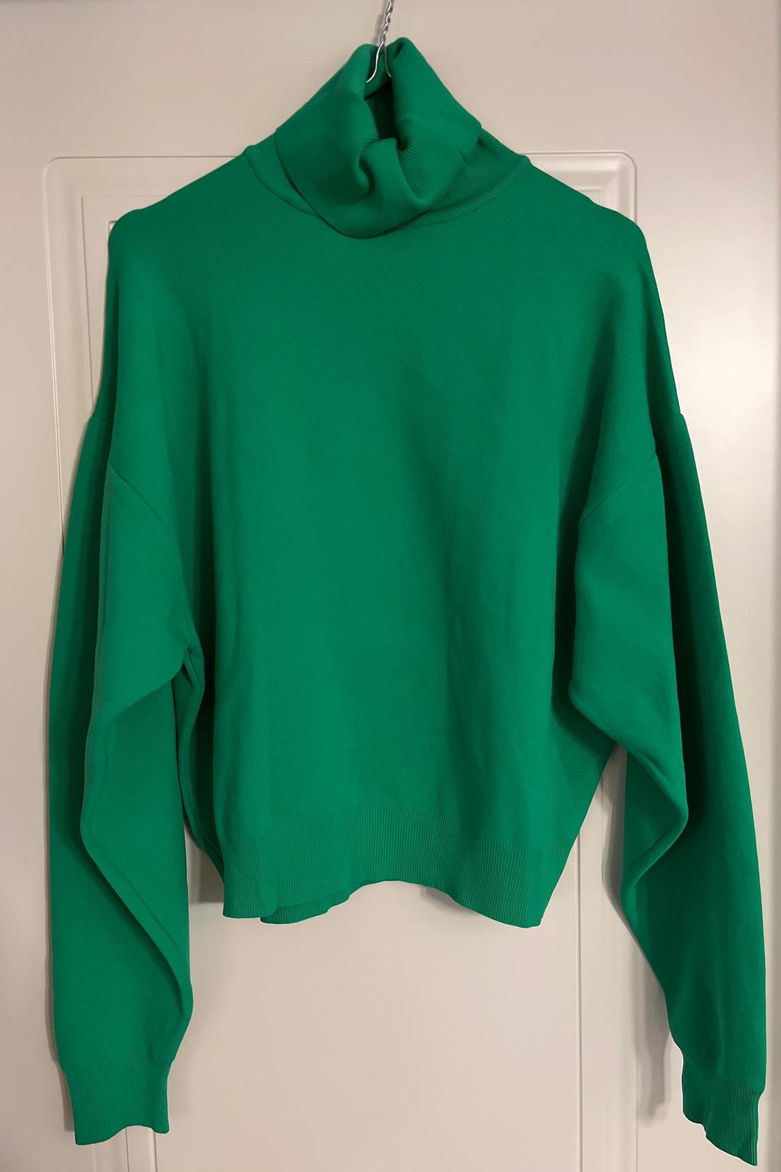 OVERSIZED KNIT SWEATER