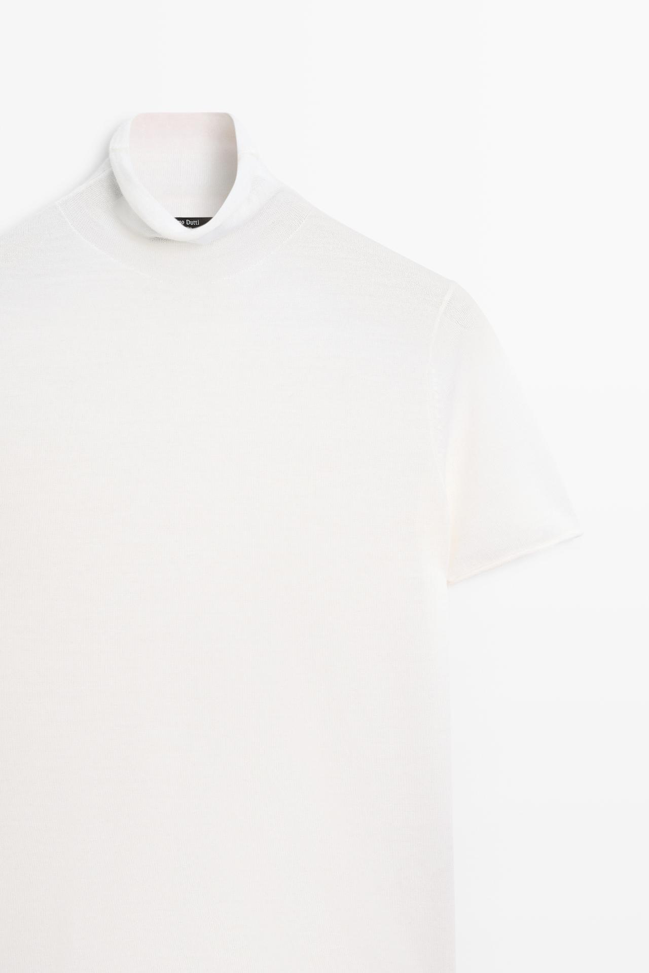 Short sleeve turtleneck knit sweater — Ecru