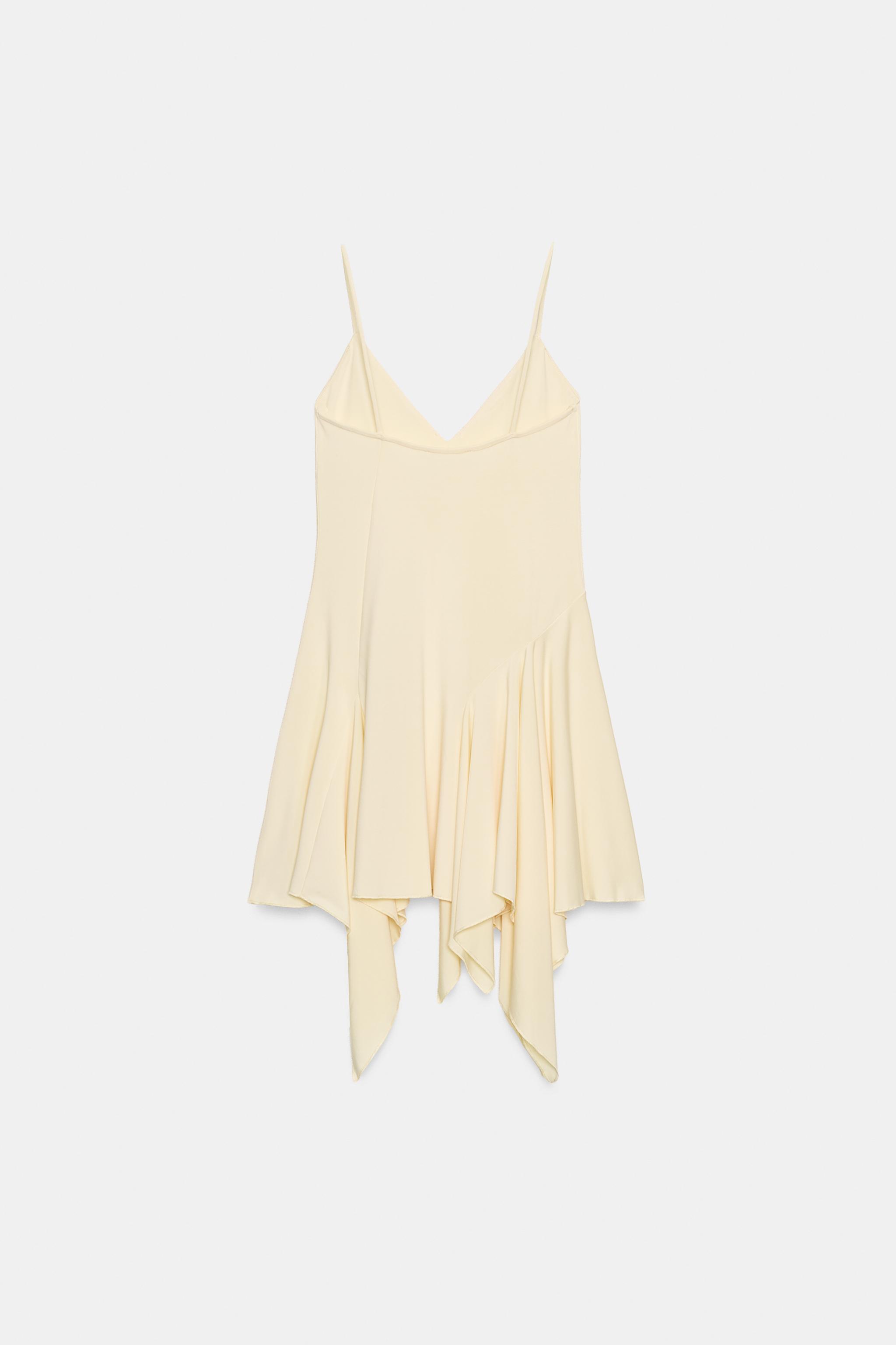 ROBE À BRETELLES ASYMÉTRIQUE