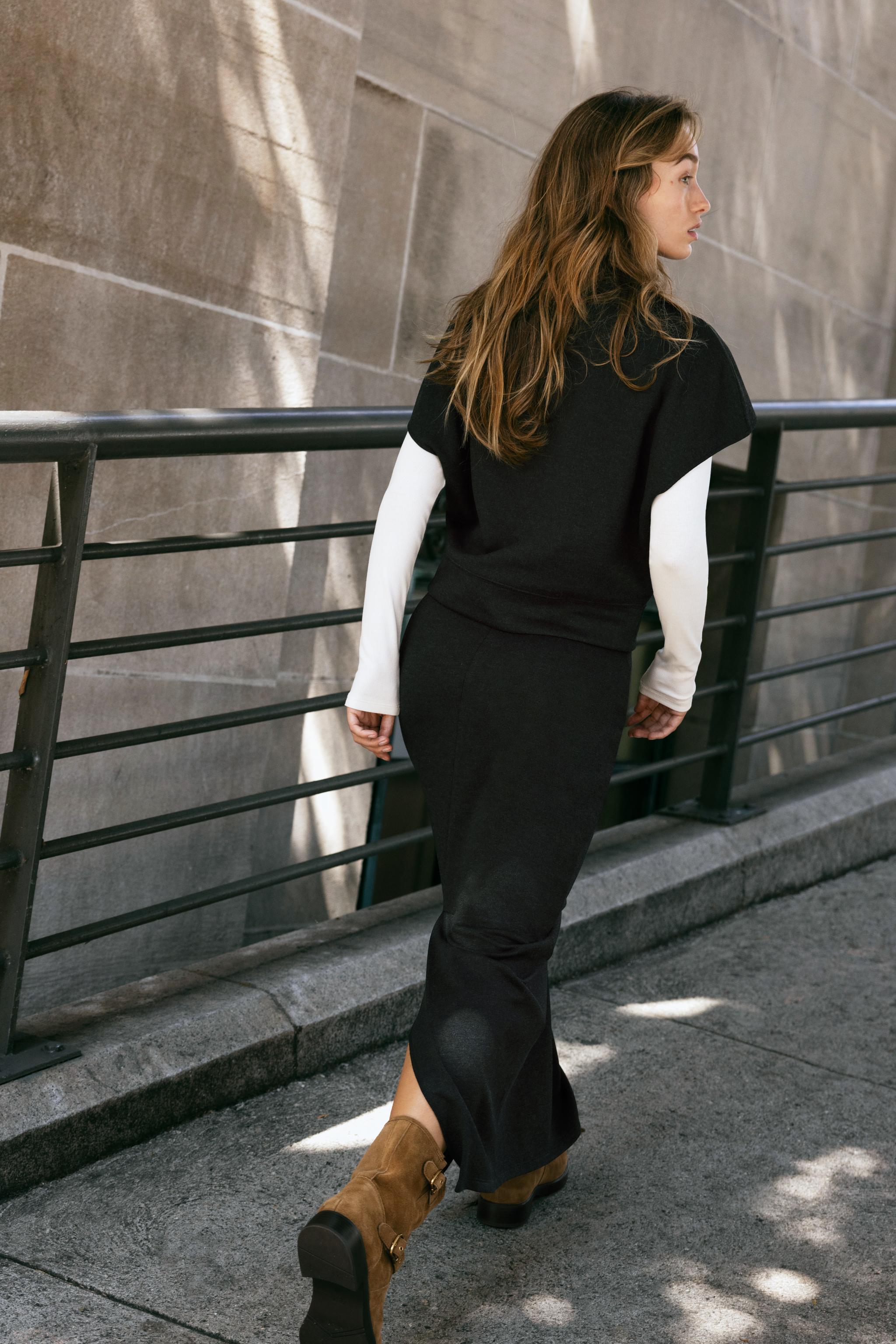 SOFT STRAIGHT MIDI SKIRT