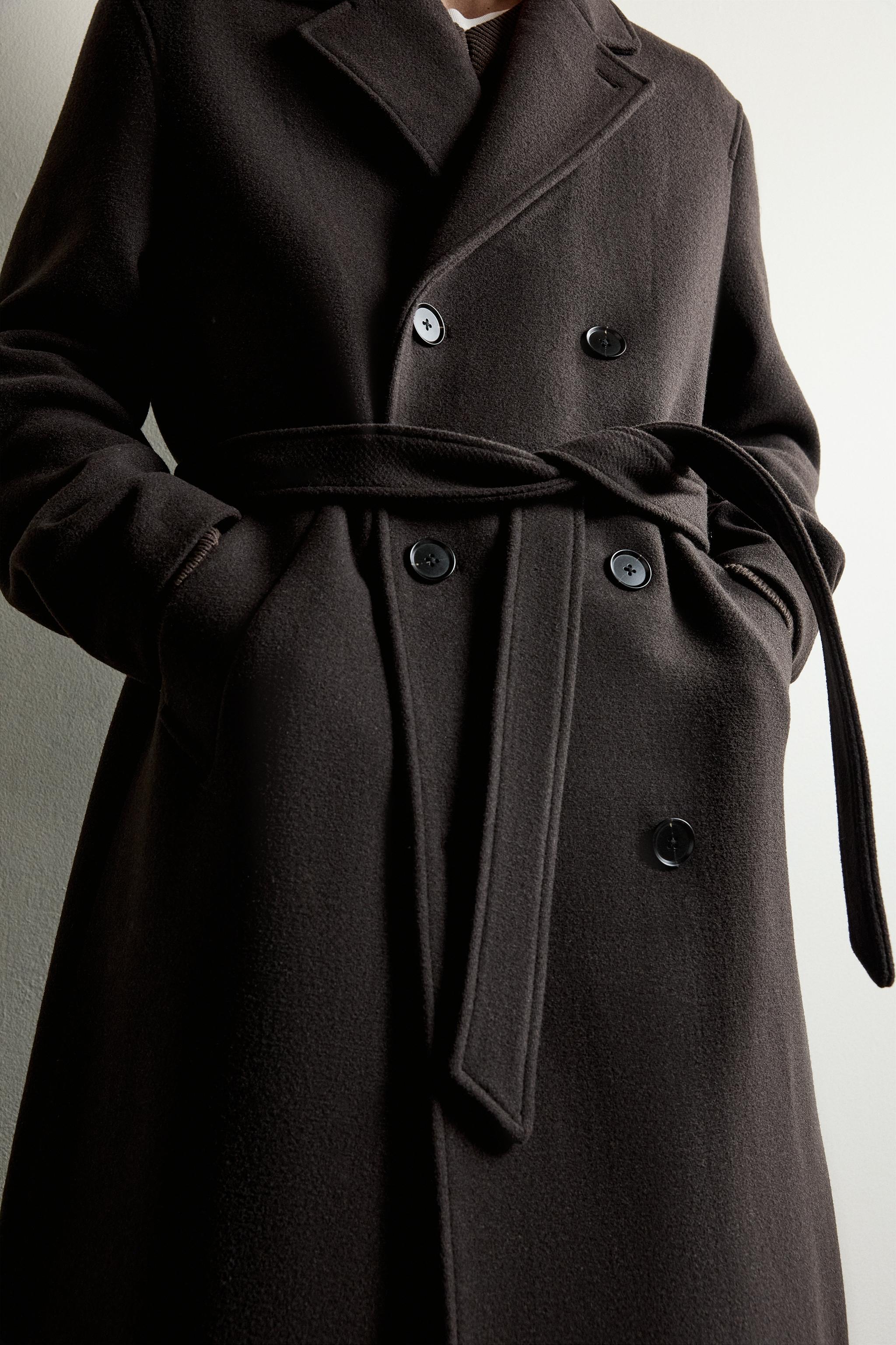 MANTEAU À BOUTONNAGE CROISÉ AVEC LAINE ET CEINTURE