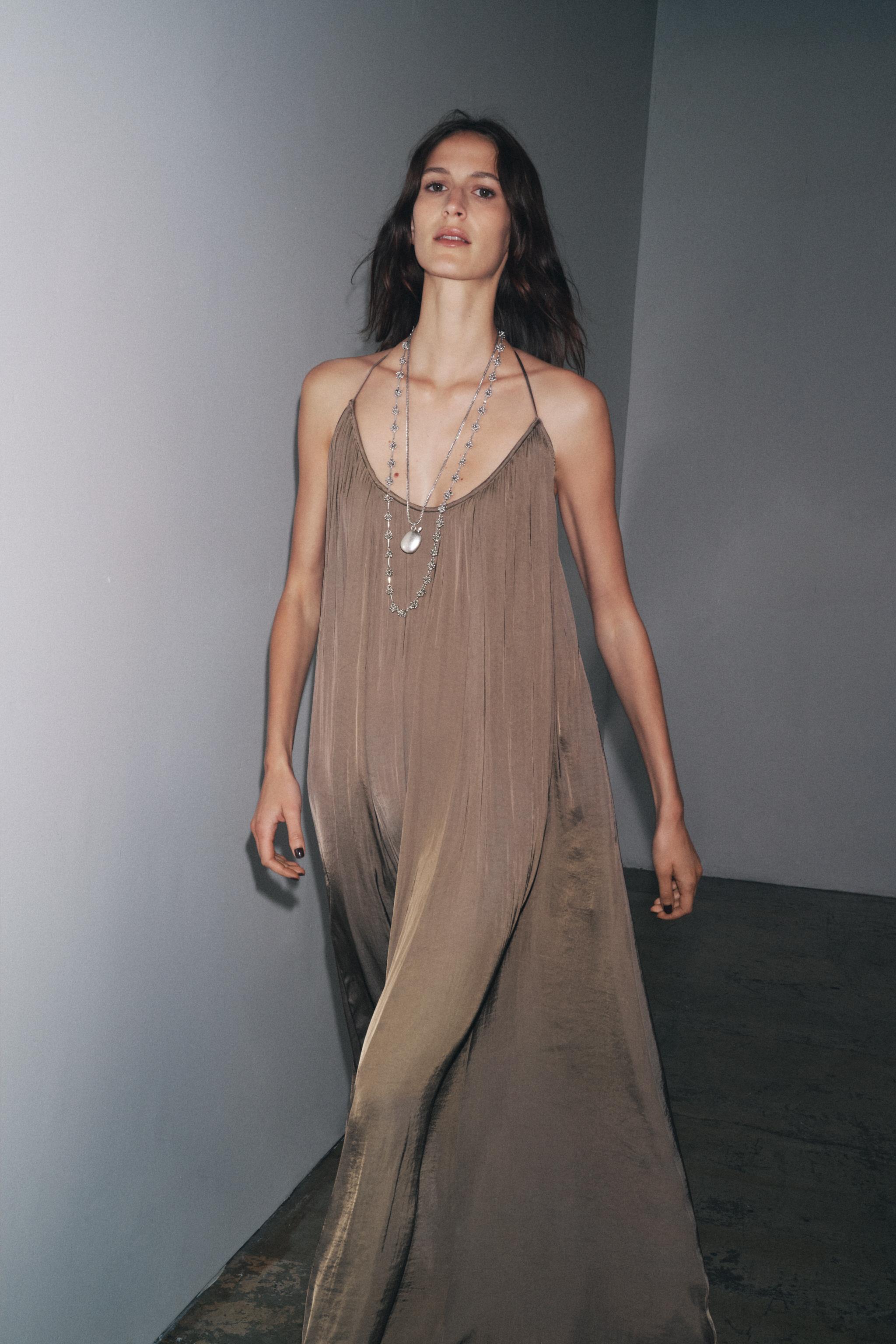 ZARA ロング丈サテンワンピース ZW COLLECTION 9479/245 ZW COLLECTION SATIN MAXI DRESS - Mink | ZARA United States
