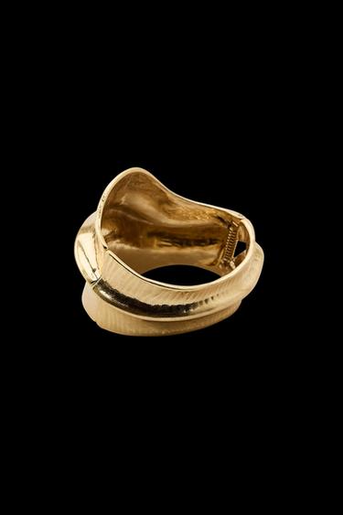 BRAZALETE METÁLICO IRREGULAR - Dorado de Zara