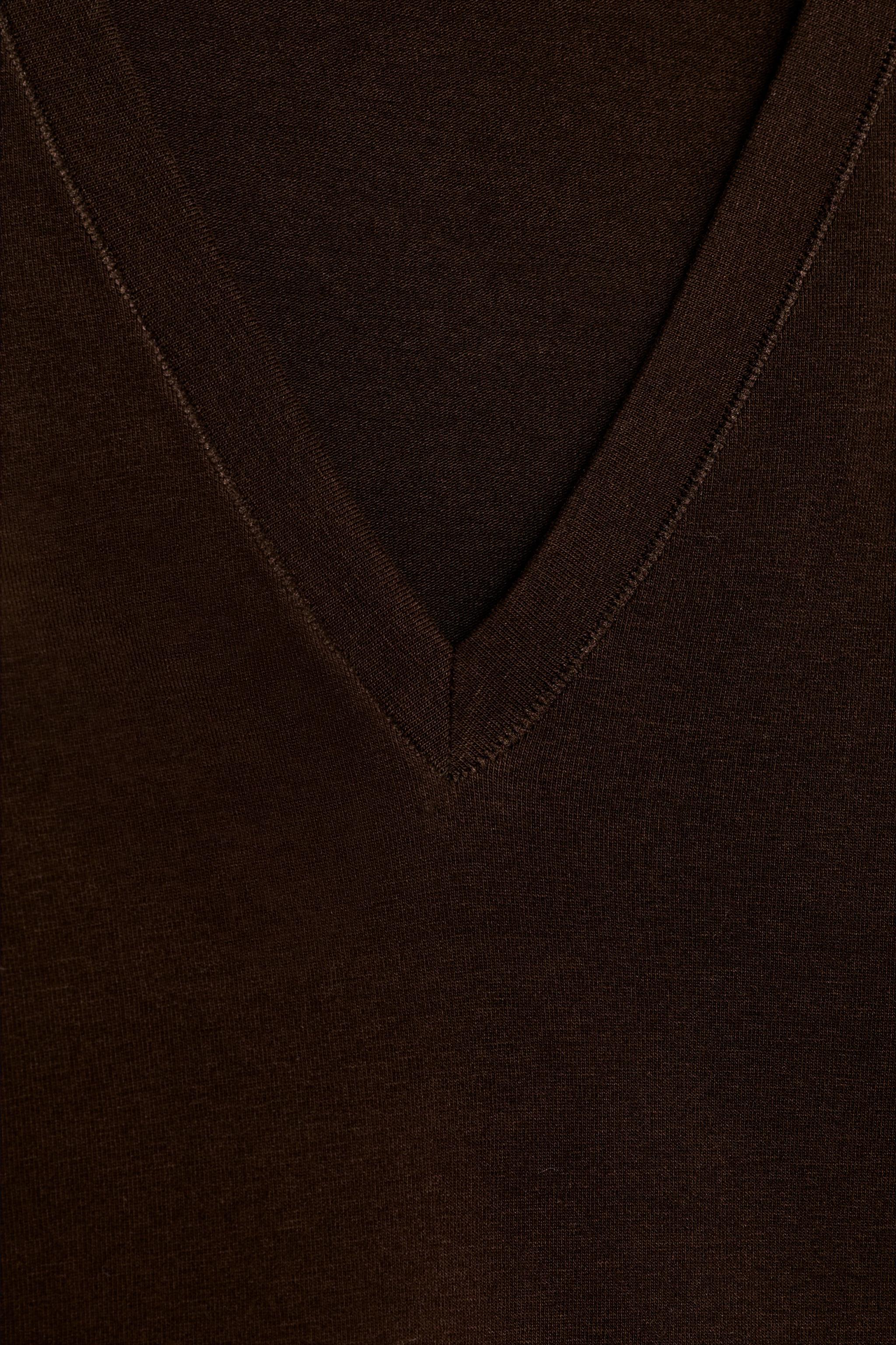 V-NECK T-SHIRT