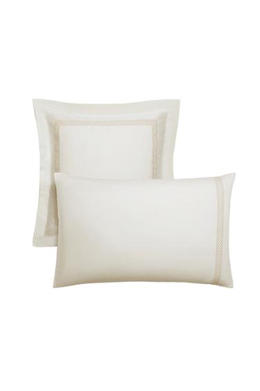 EMBROIDERED SATEEN PILLOWCASE - بني/ توبو الخاص بـ Zara