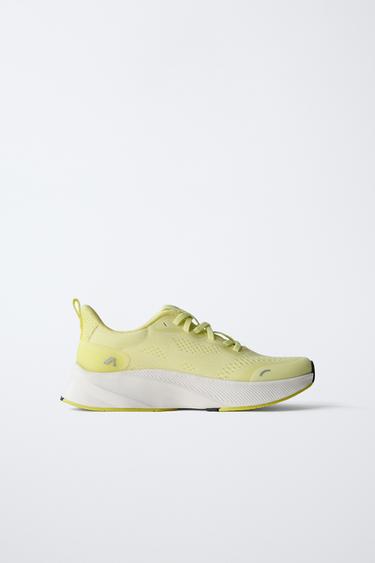 حذاء رياضي SPORTY - أصفر الخاص بـ Zara