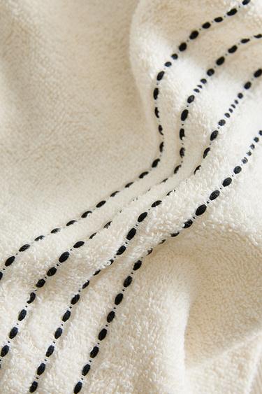 BATH TOWEL WITH CONTRAST PIPING - Sand / Black by Zara