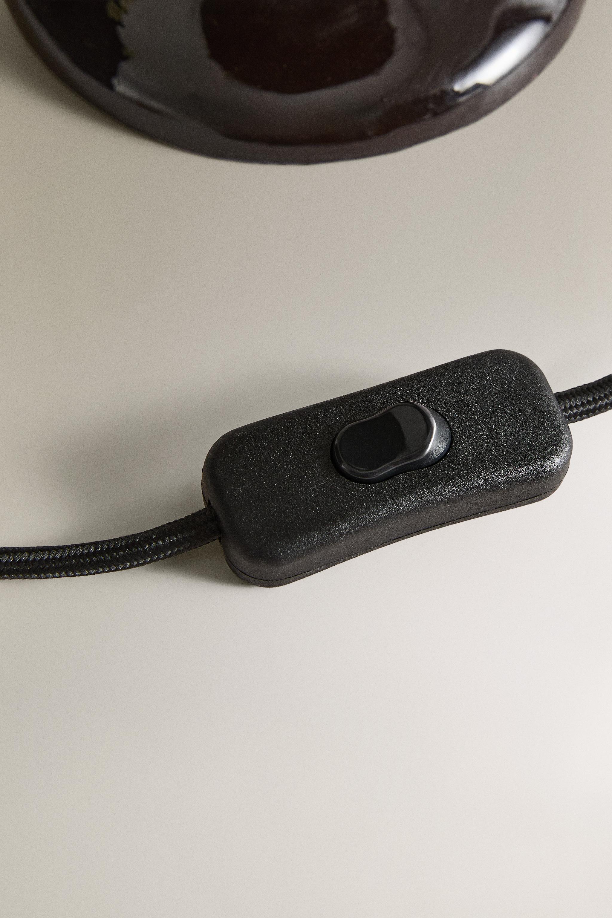 TABLE LAMP WITH EMBOSSMENTS