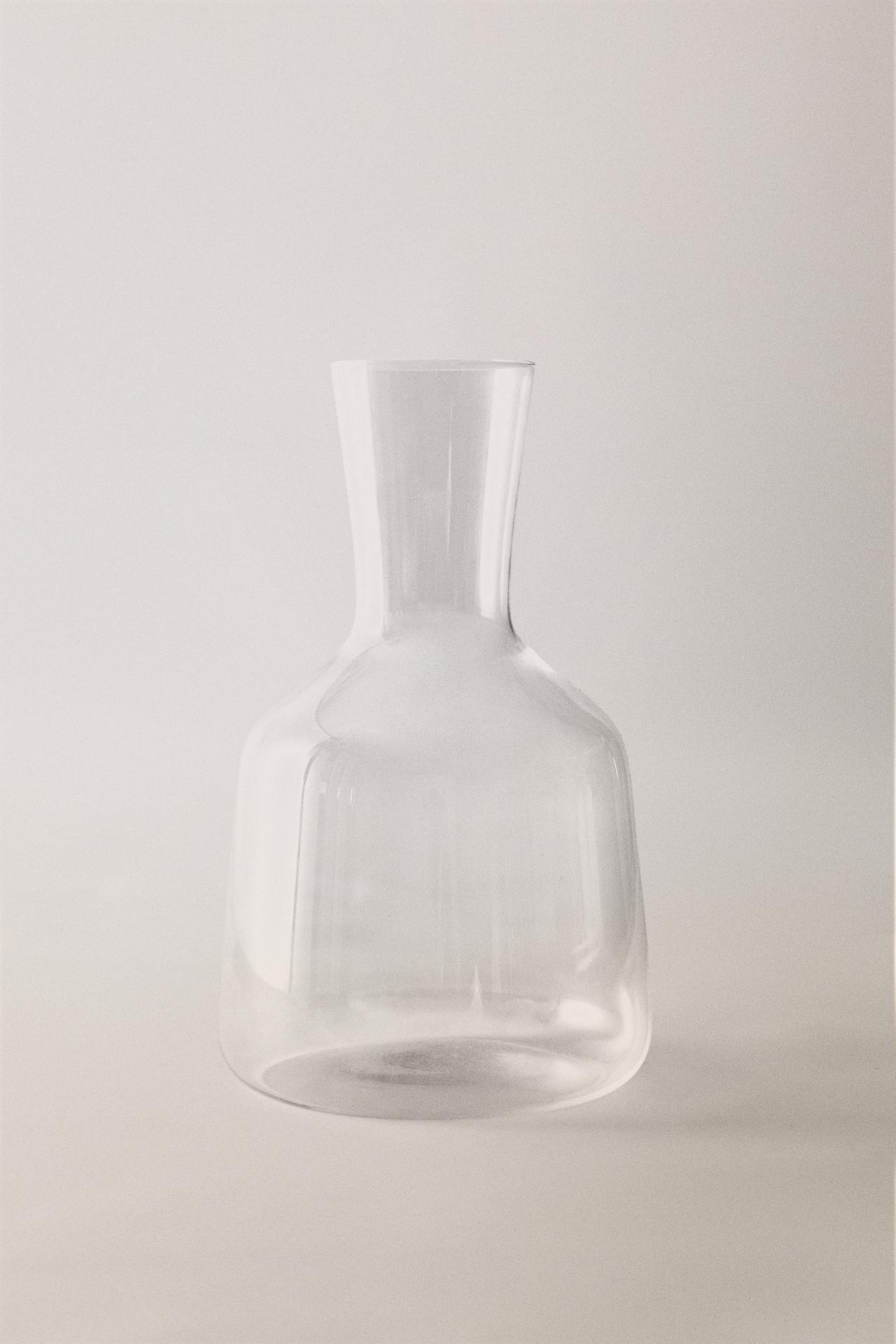 GLASS DECANTER — Transparent