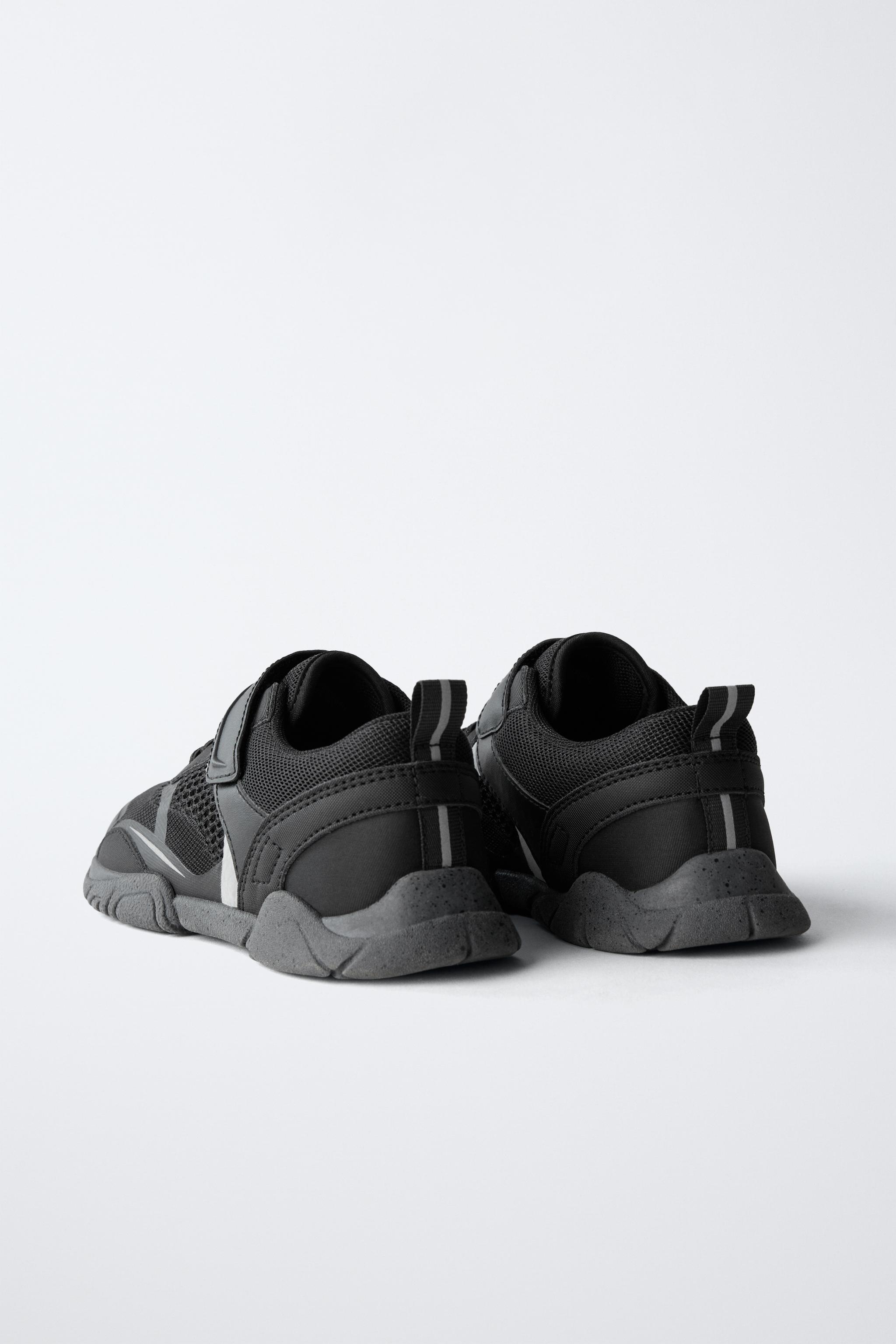 BAREFOOT SNEAKERS