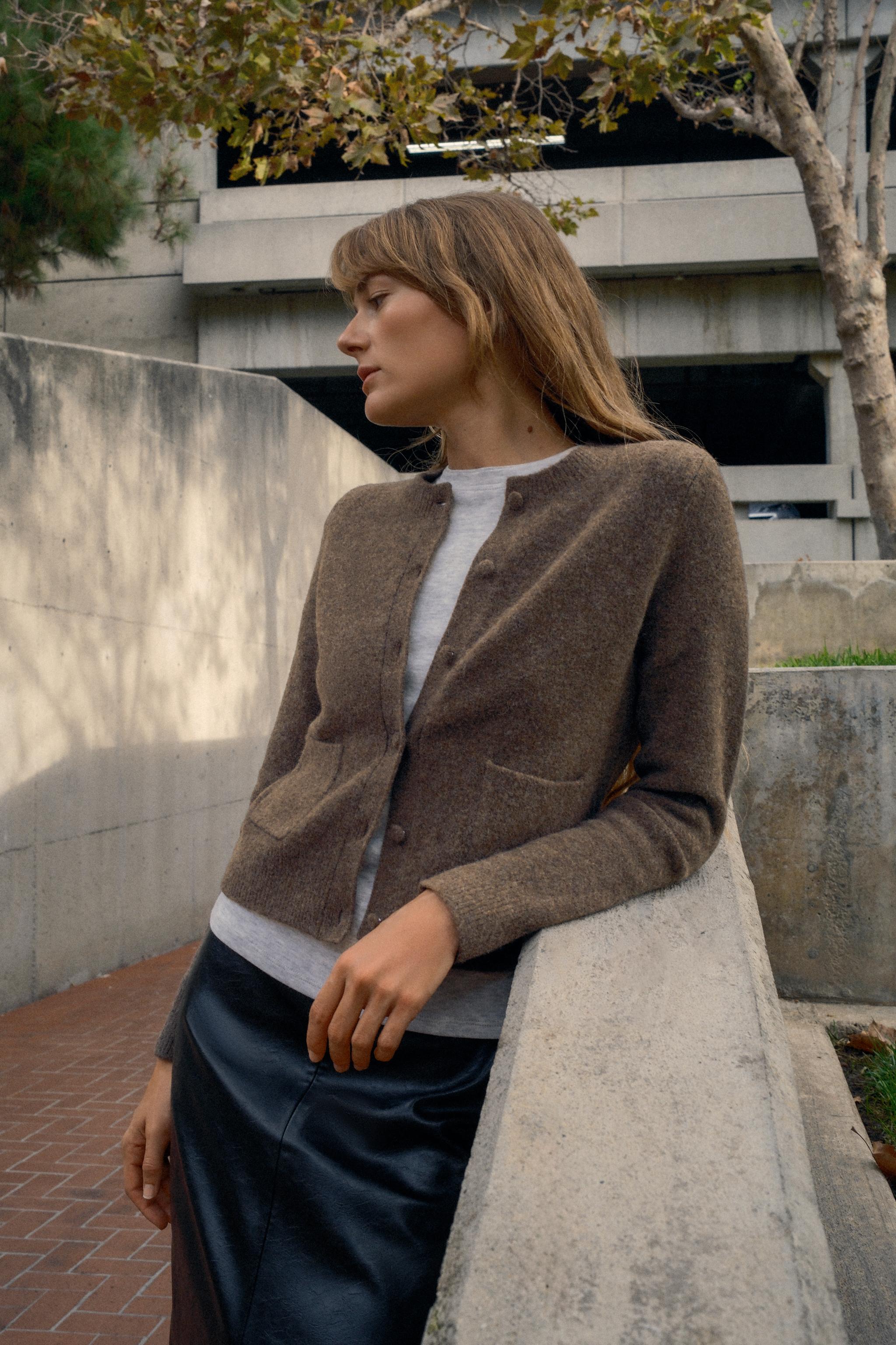 MACKINTOSHウール100% ニットジャケットカーディガン くるみボタン 金ボタンノーカラーニットジャケット – BLUE ONLINE