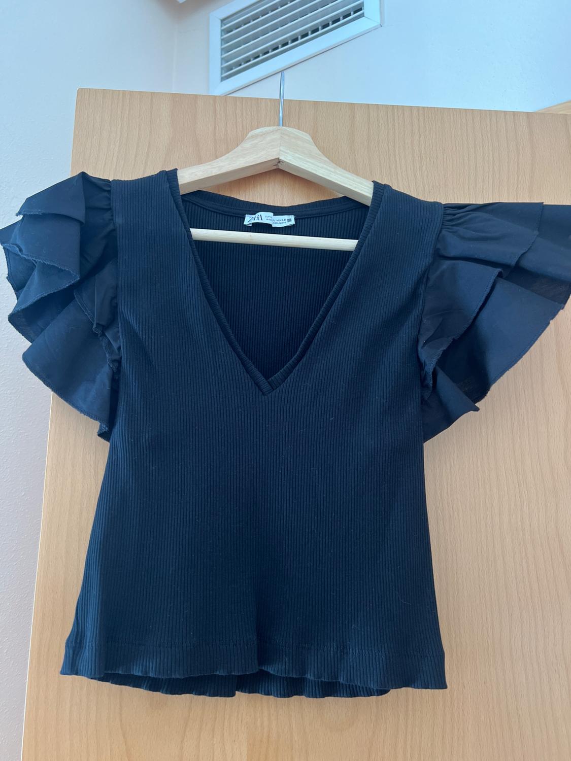 RUFFLED T-SHIRT