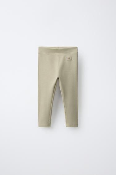 QUẦN LEGGING VẢI GÂN ĐÍNH NHÃN - Màu vàng kaki nhạt từ Zara