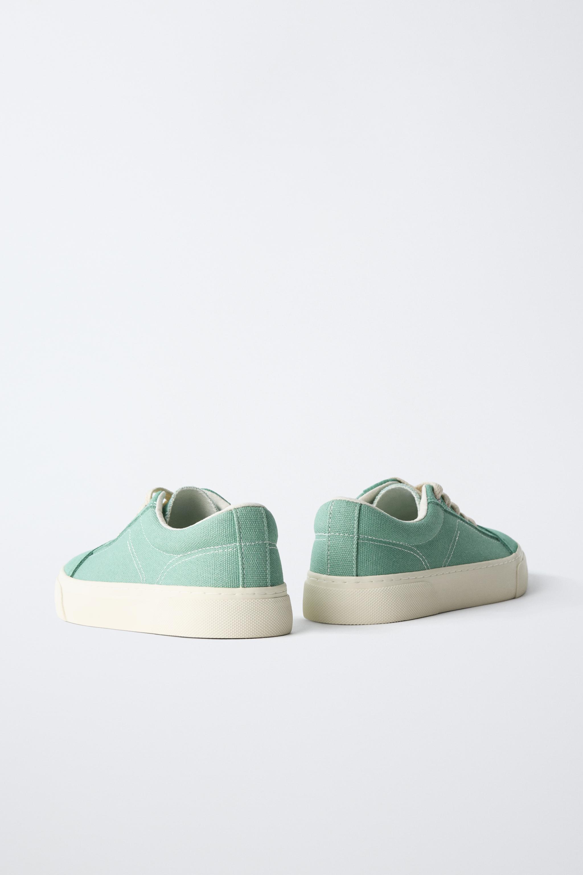 LACE-UP SNEAKERS
