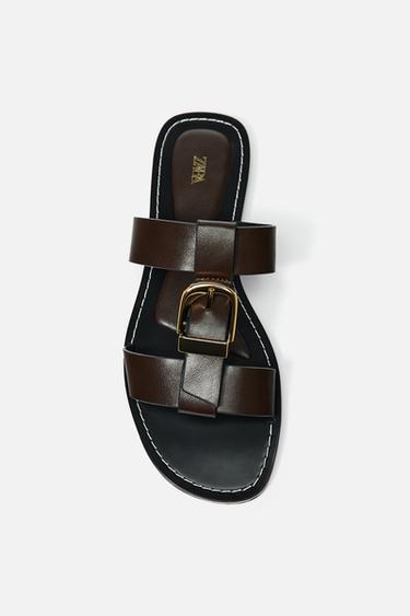 PLATTE SANDALEN MET DUBBEL BANDJE EN GESP - Bruin van Zara