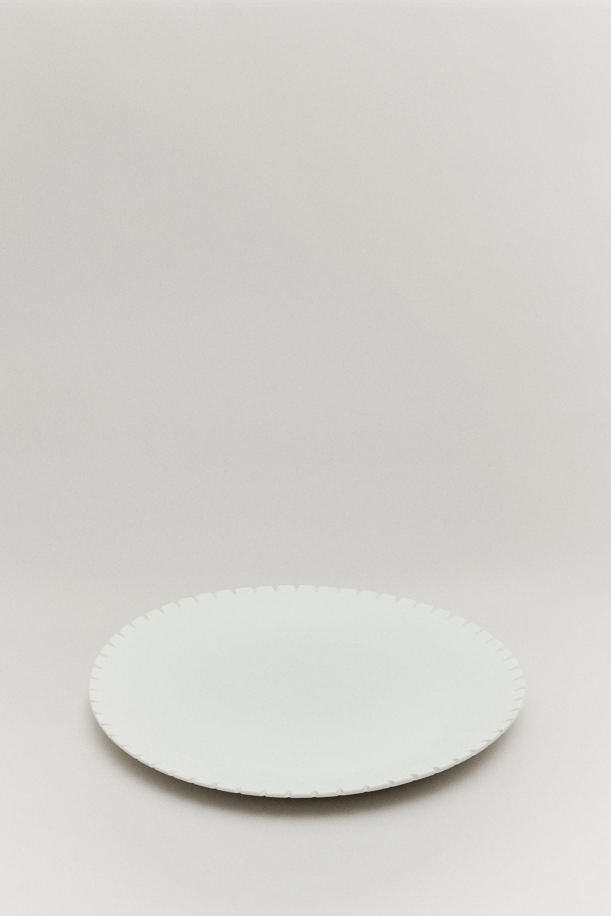 THE DENTATA DESSERT PLATE
