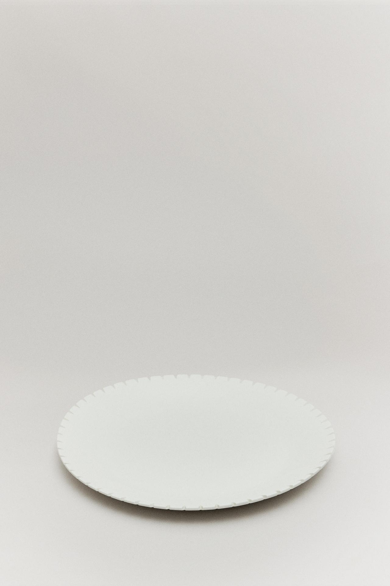 THE DENTATA DESSERT PLATE — White
