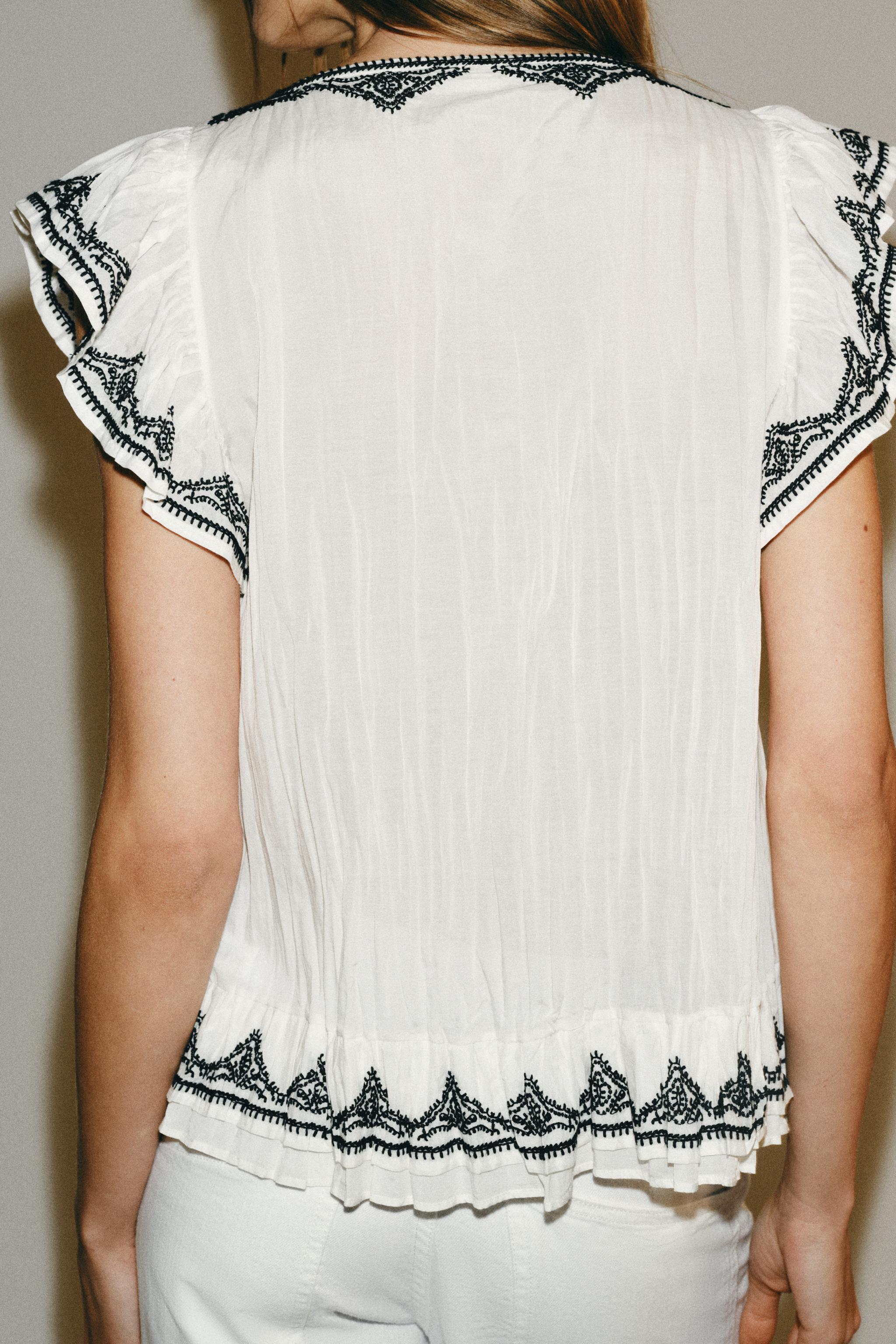 ZW COLLECTION CONTRAST EMBROIDERED TOP - Black / White | ZARA