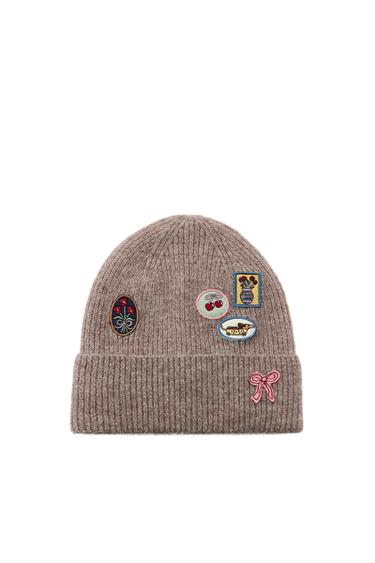 ΠΛΕΚΤΟΣ ΣΚΟΥΦΟΣ BEANIE ΜΕ ΜΠΑΛΩΜΑΤΑ