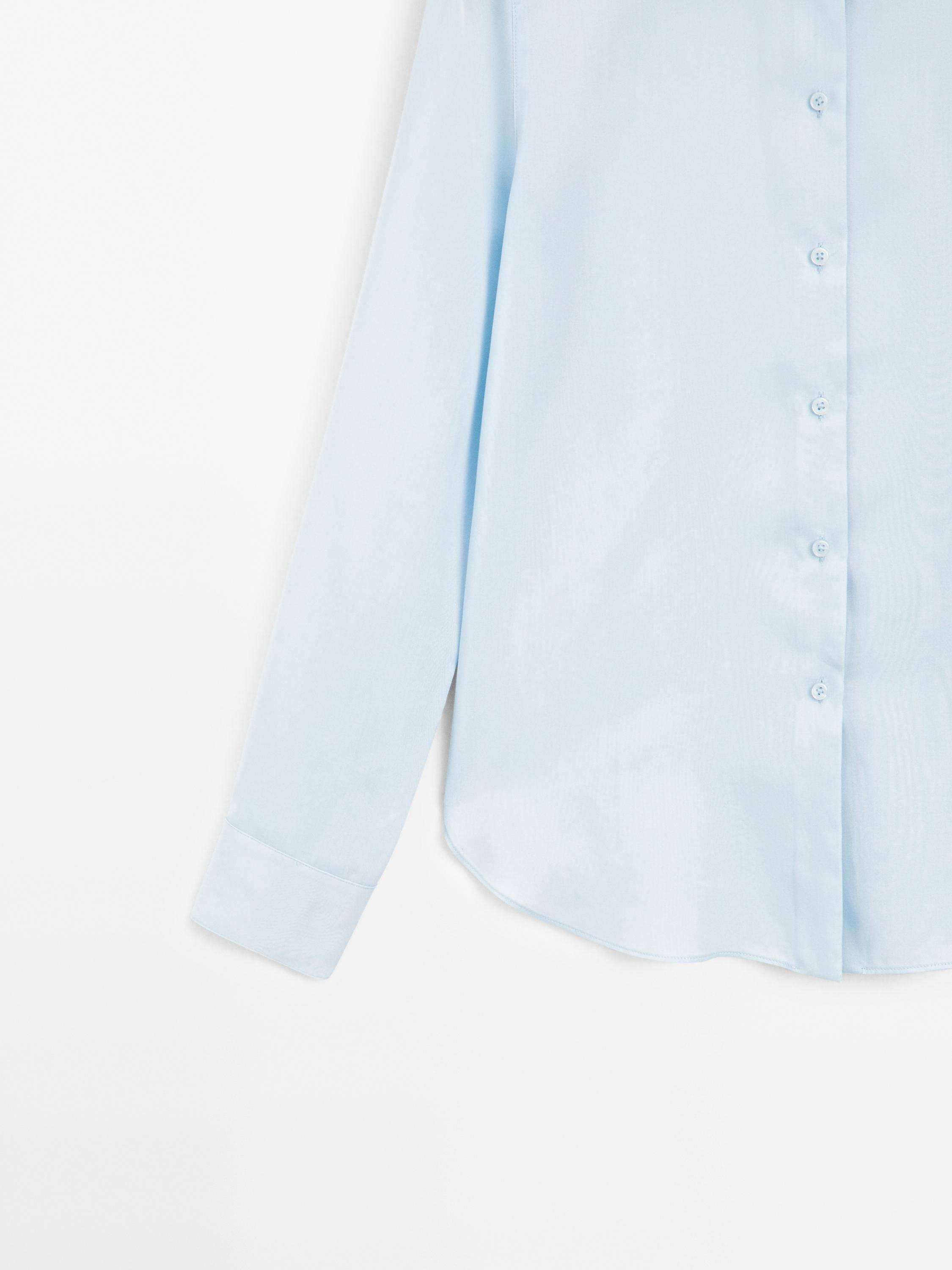 Flowing shirt with collar