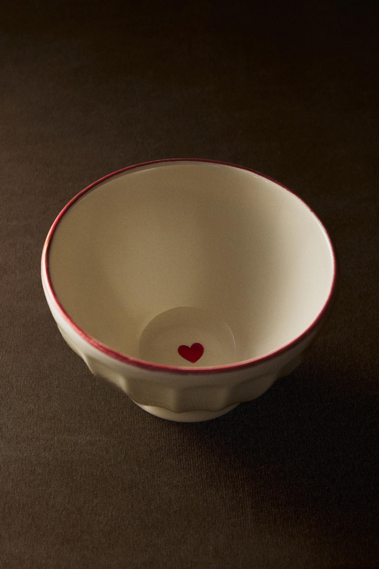 CHRISTMAS HEART STONEWARE BOWL — White / Red