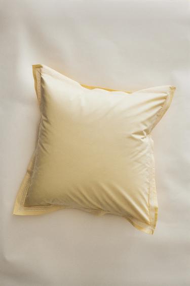 TAIE D’OREILLER BRODERIE AJOURÉE - Jaune clair de Zara - Image 5