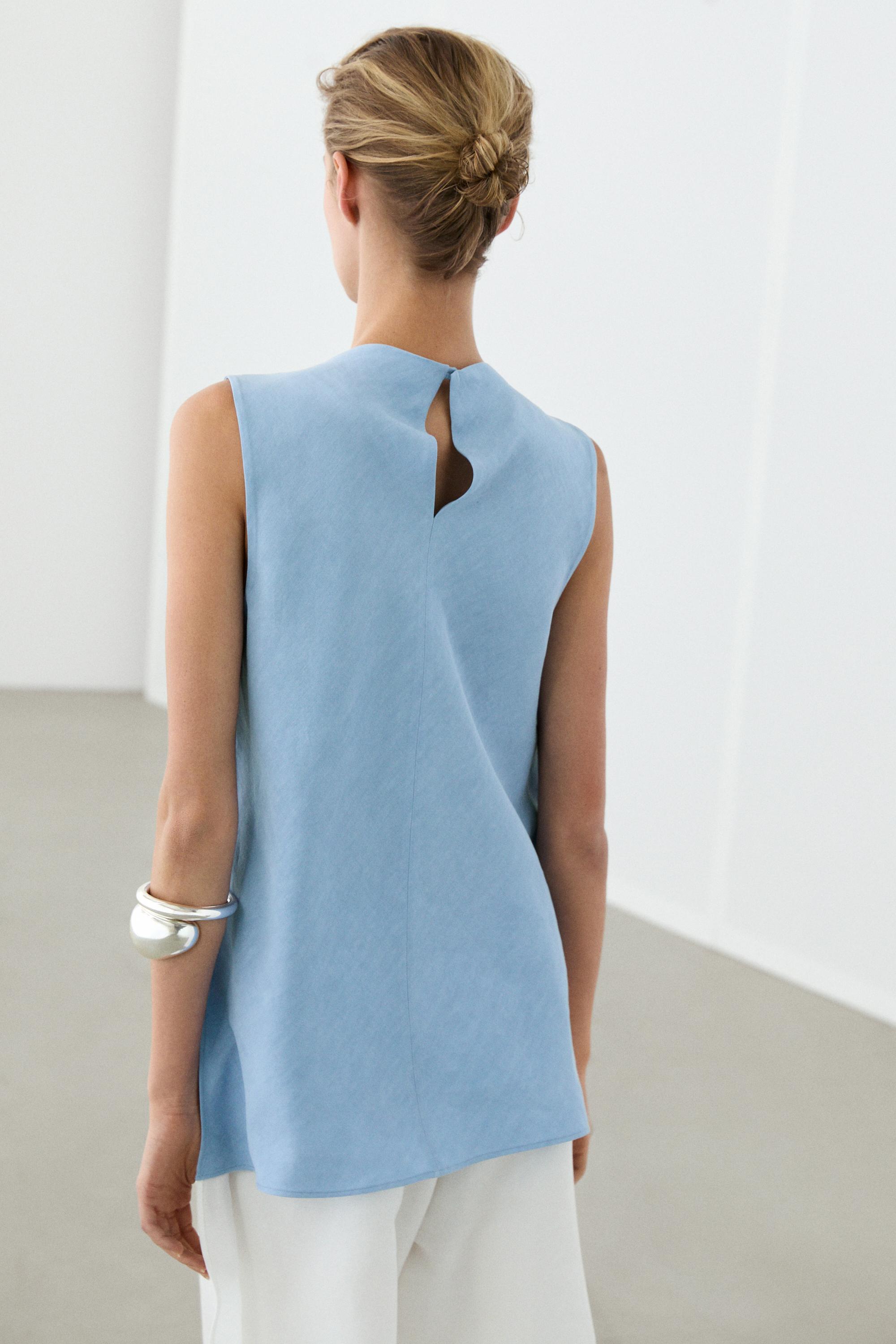 Flowing linen blend pleated top