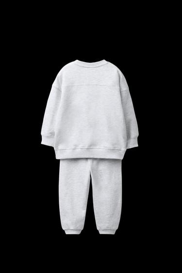 CONJUNTO JOGGING SUDADERA Y PANTALÓN JOGGER ETIQUETA - Gris vigoré de Zara