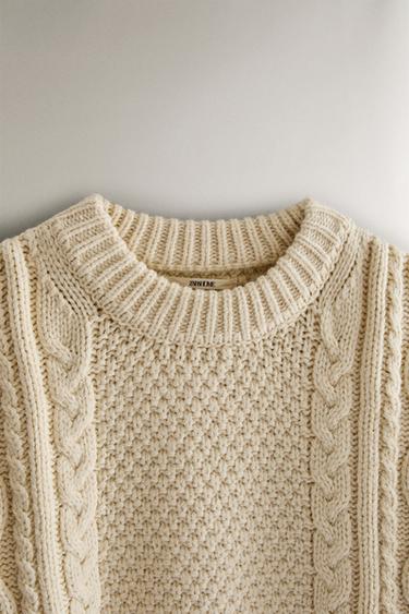 PULL EN MAILLE TORSADÉE NOËL - Écru de Zara - Image 1