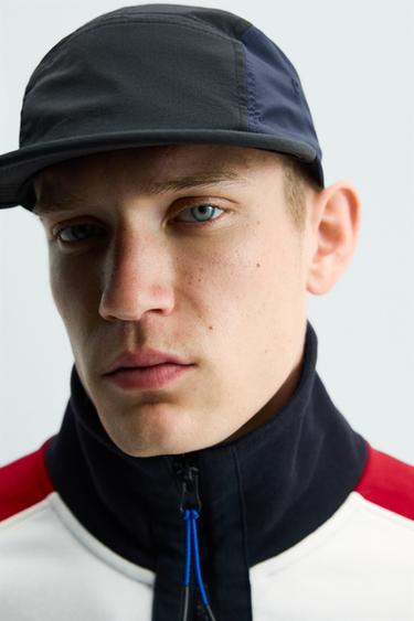 CASQUETTE TECHNIQUE À VISIÈRE PLATE - Noir de Zara - Image 2