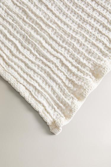 SERVIETTE DE BAIN WAFFLE À BORD UNI - Ivoire de Zara - Image 2