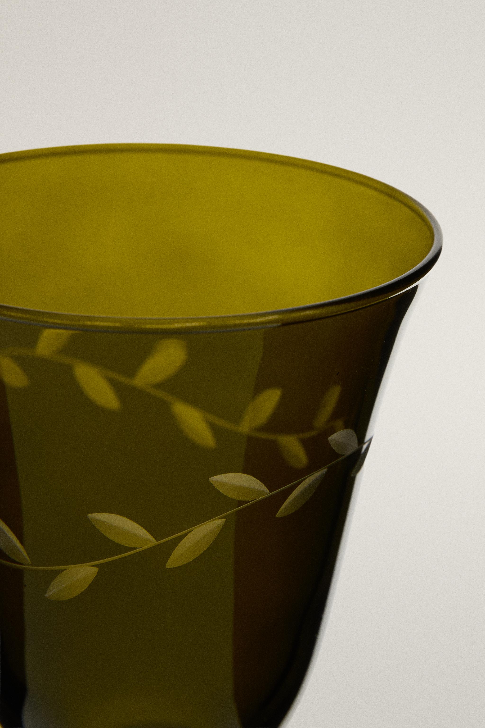CHRISTMAS GLASS WITH LEAF DESIGN
