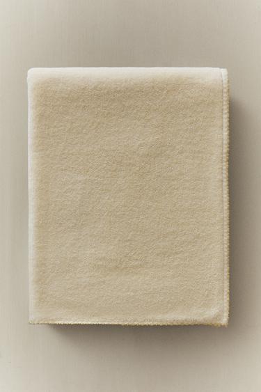 منشفة حمام مفصلة بشريط حافة - زبدة الخاص بـ Zara