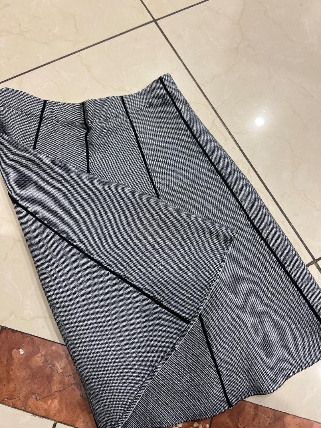 SKIRT - Image 2