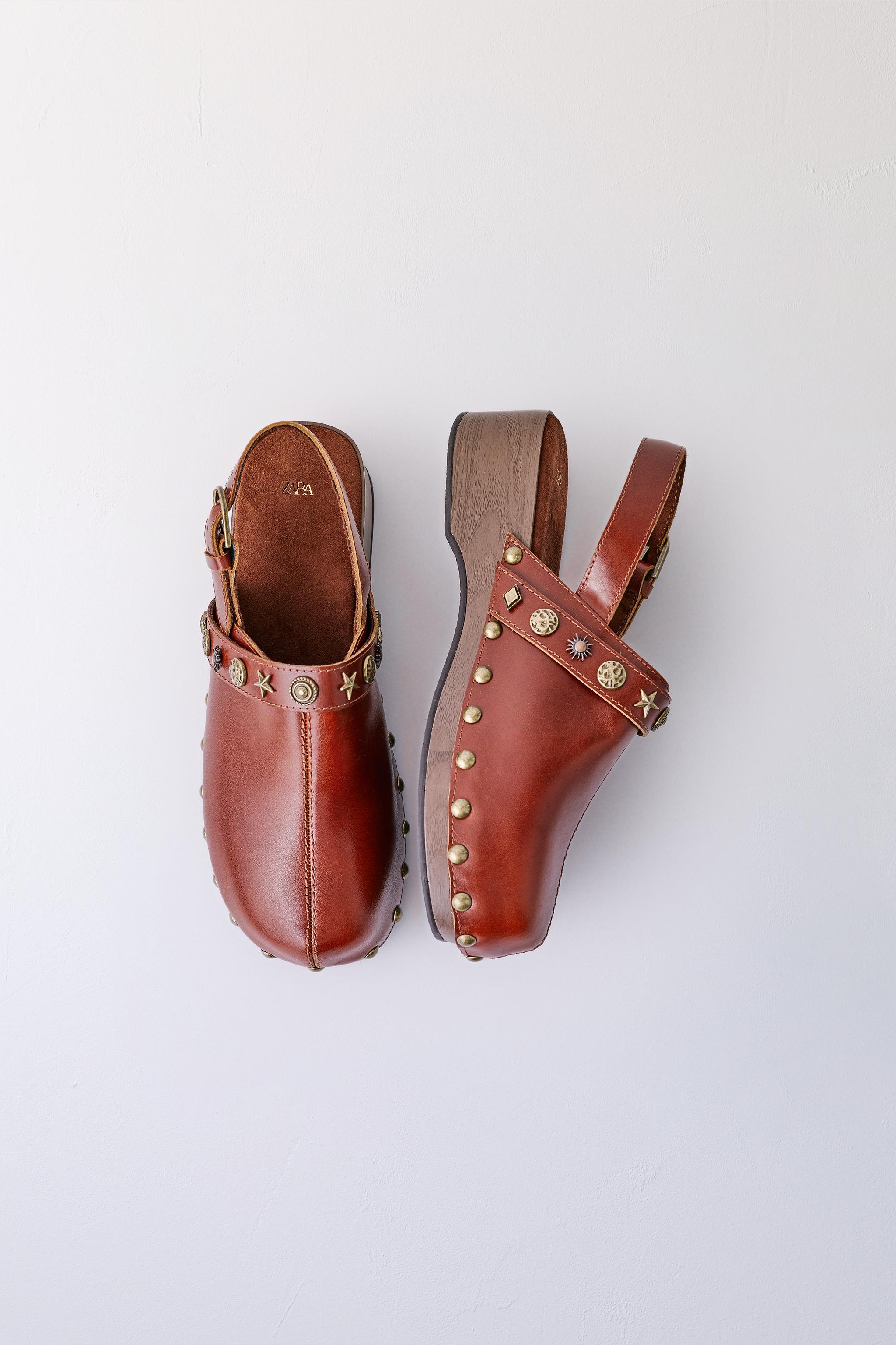 LEATHER STUDDED CLOGS — Brown