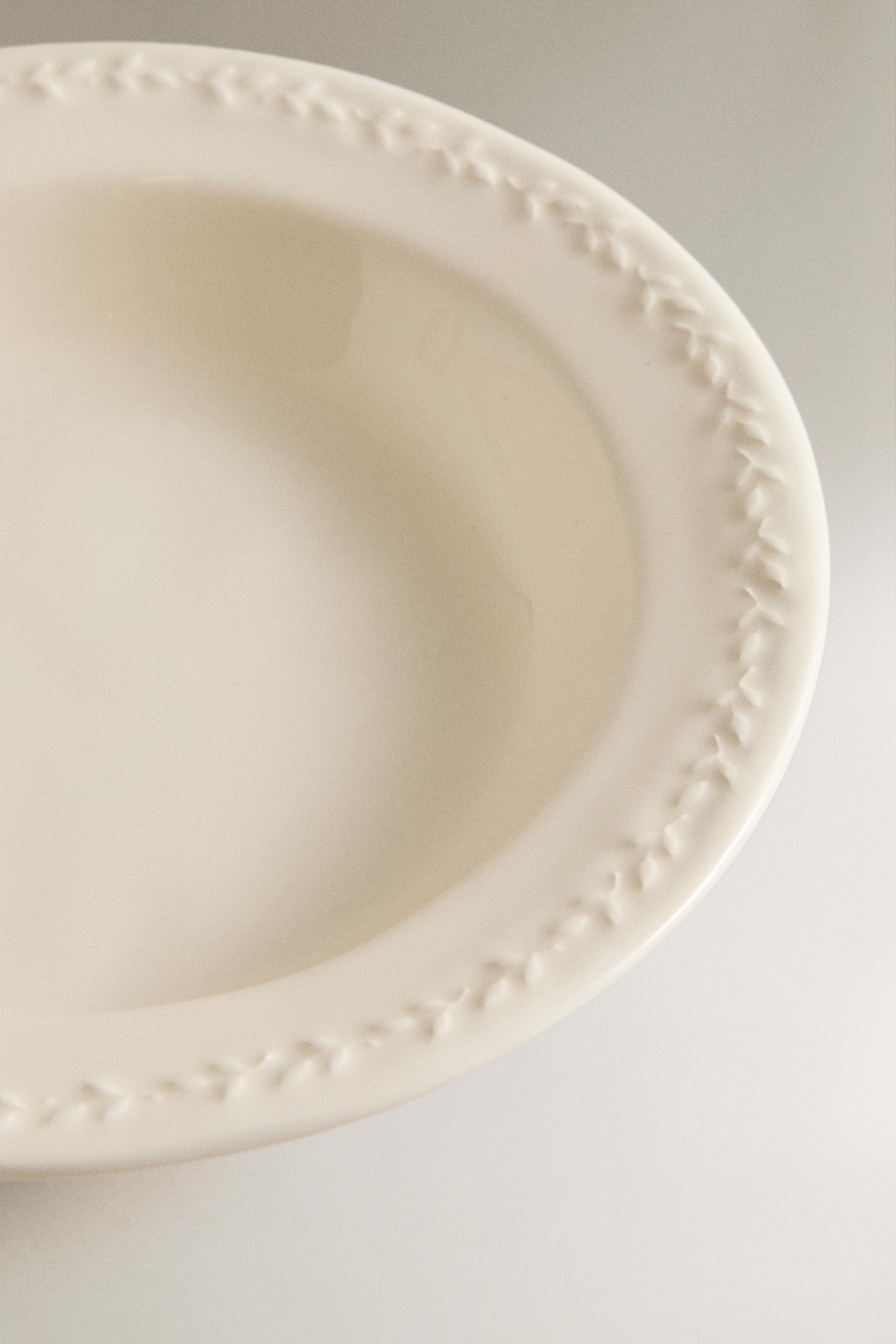 EARTHENWARE SOUP PLATE WITH RAISED RIM