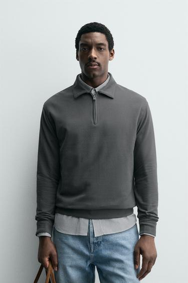 بولو هيكلي بسحاب - رمادي فاتح الخاص بـ Zara