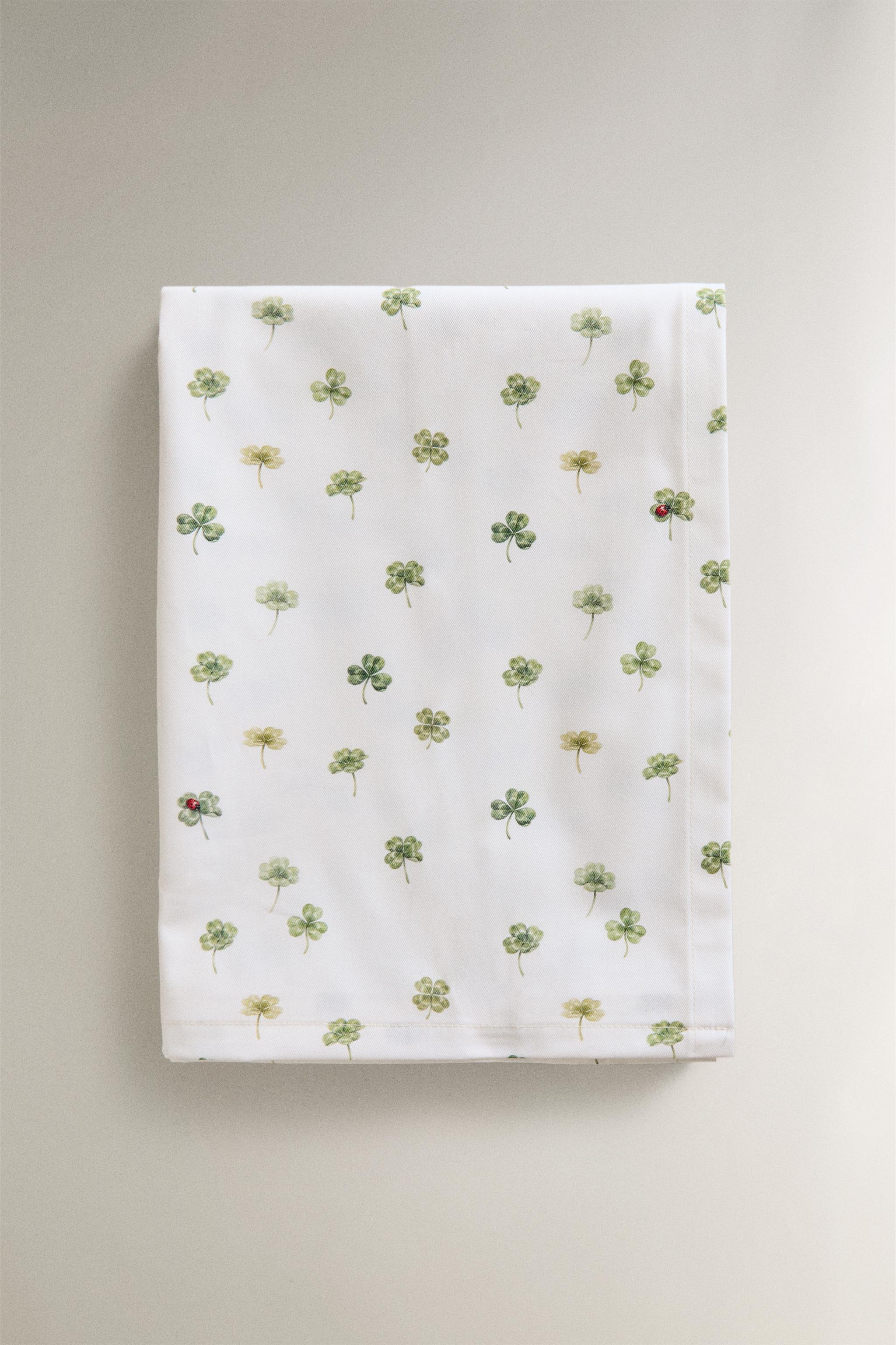 RESIN-COATED CLOVER TABLECLOTH — Green
