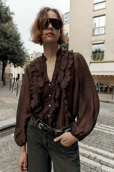 بلوزة بفريلز - بني الخاص بـ Zara