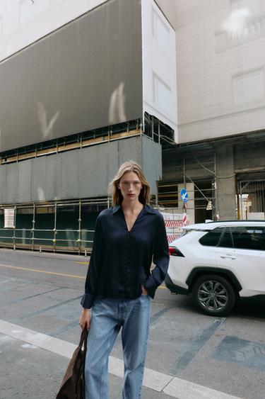قميص ساتاني بفتحة - بحري الخاص بـ Zara - صورة 0