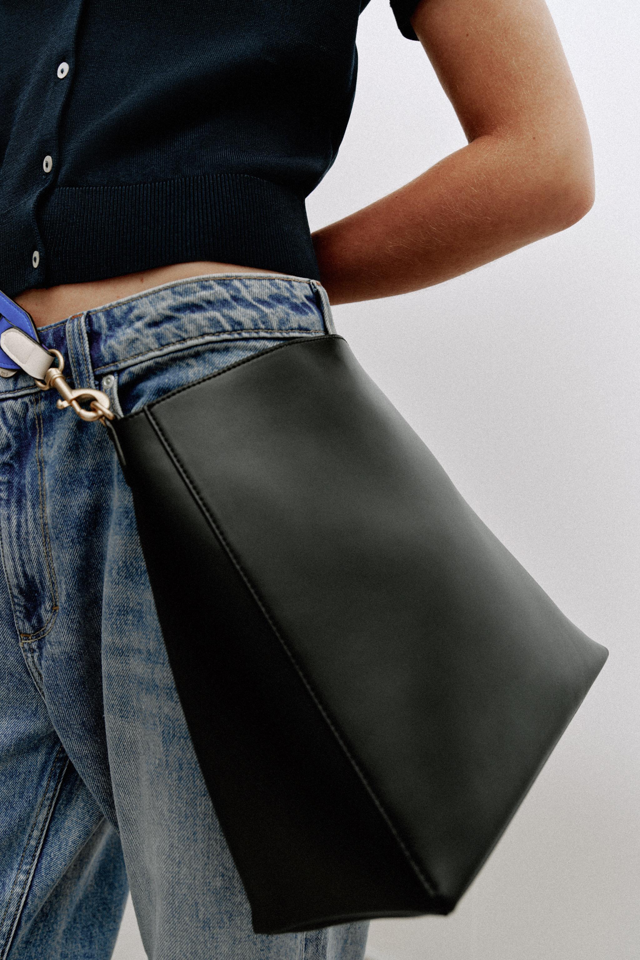BUCKET BAG WITH HANDLE DETAIL — Black