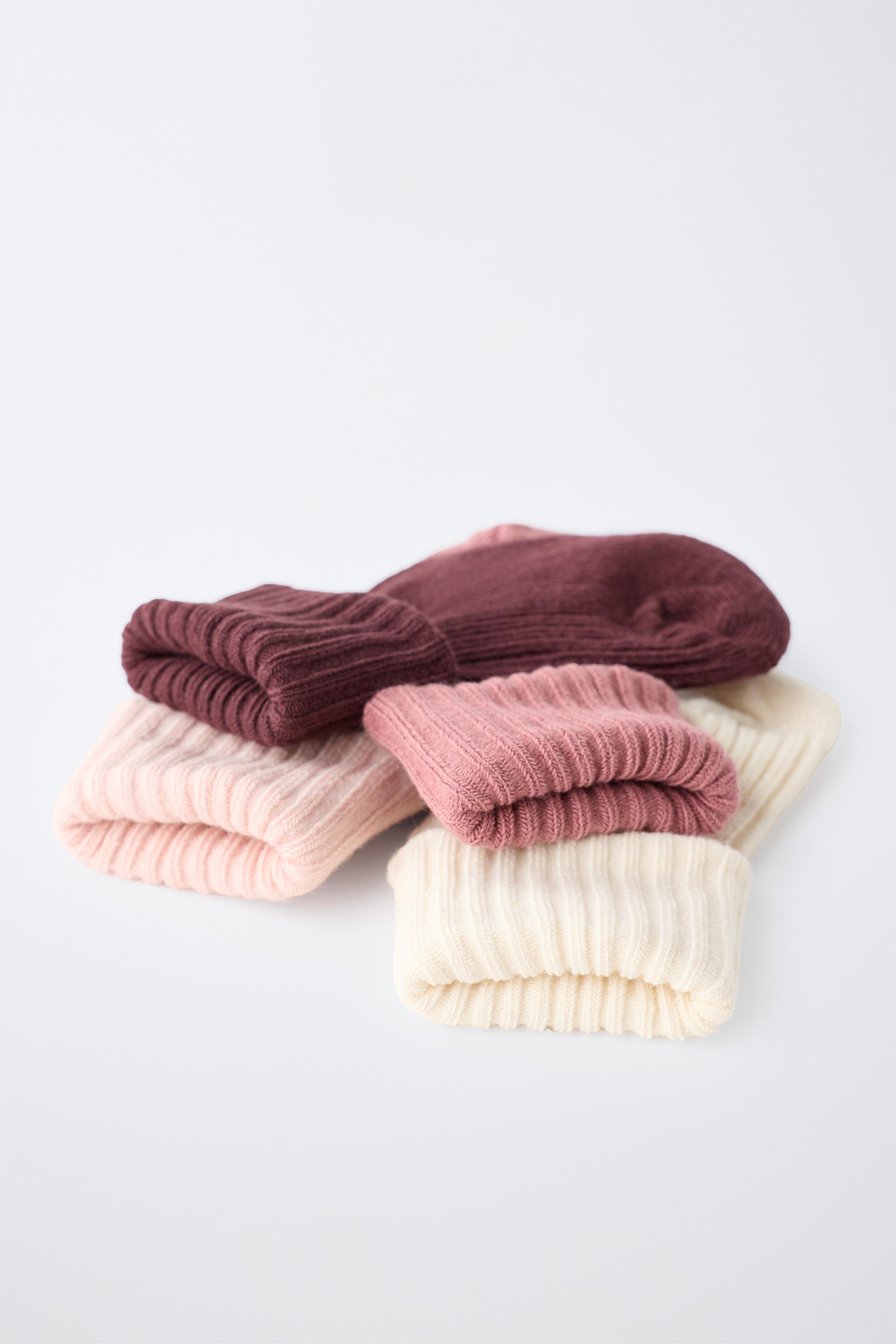 4-PACK OF COLORFUL SOCKS A GIFT BOX