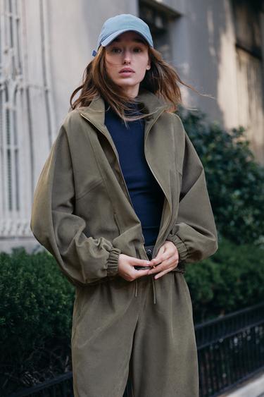 CHAMARRA BOMBER CUELLO ALTO - Khaki de Zara
