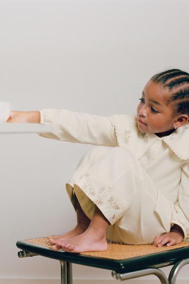 2-6 AÑOS/ PIJAMA FLORES BORDADAS - Crudo de Zara