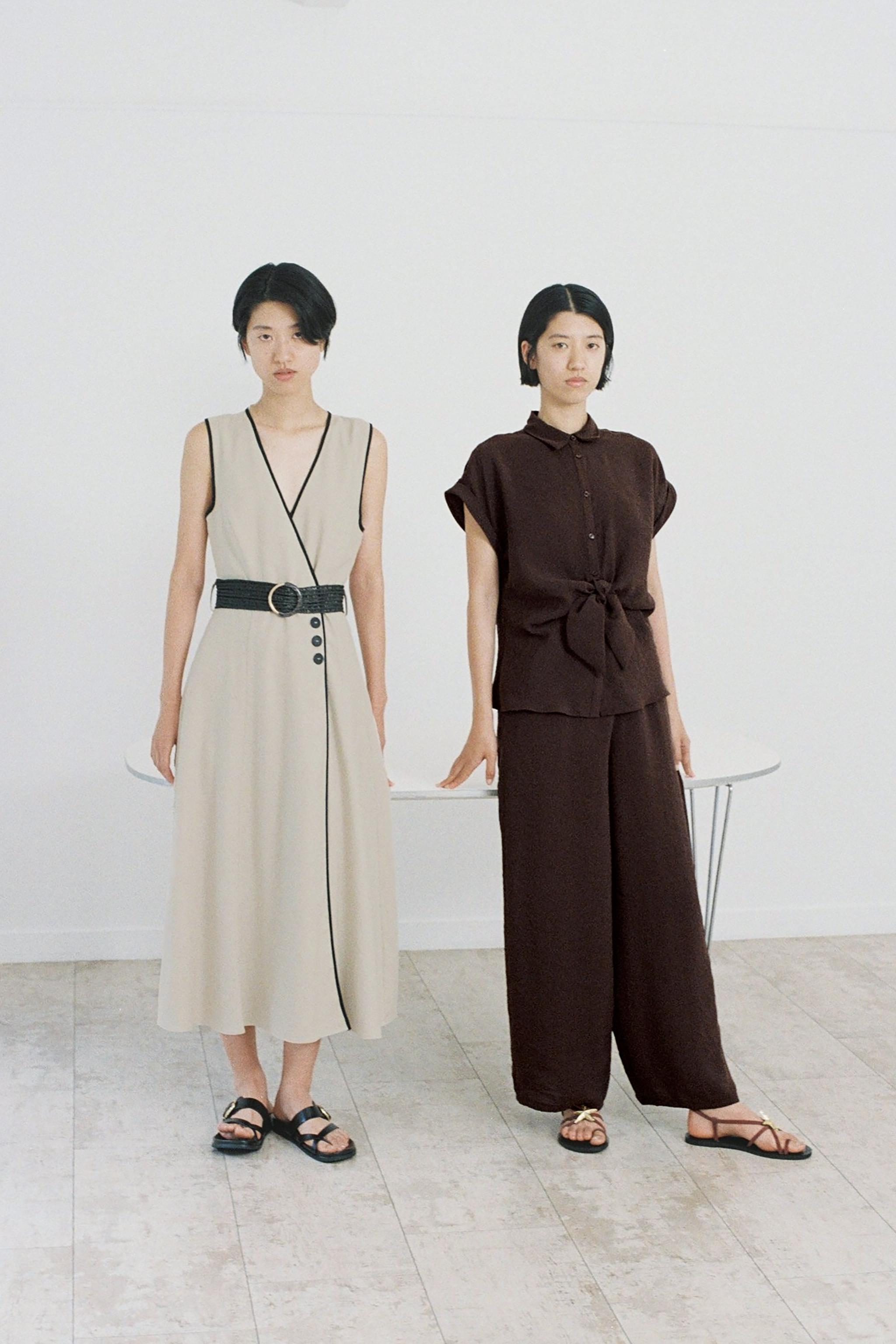 新品ROSEANNAベージュパンツ セール】 【一部店舗限定カラー：ベージュ】デニム タックパンツ