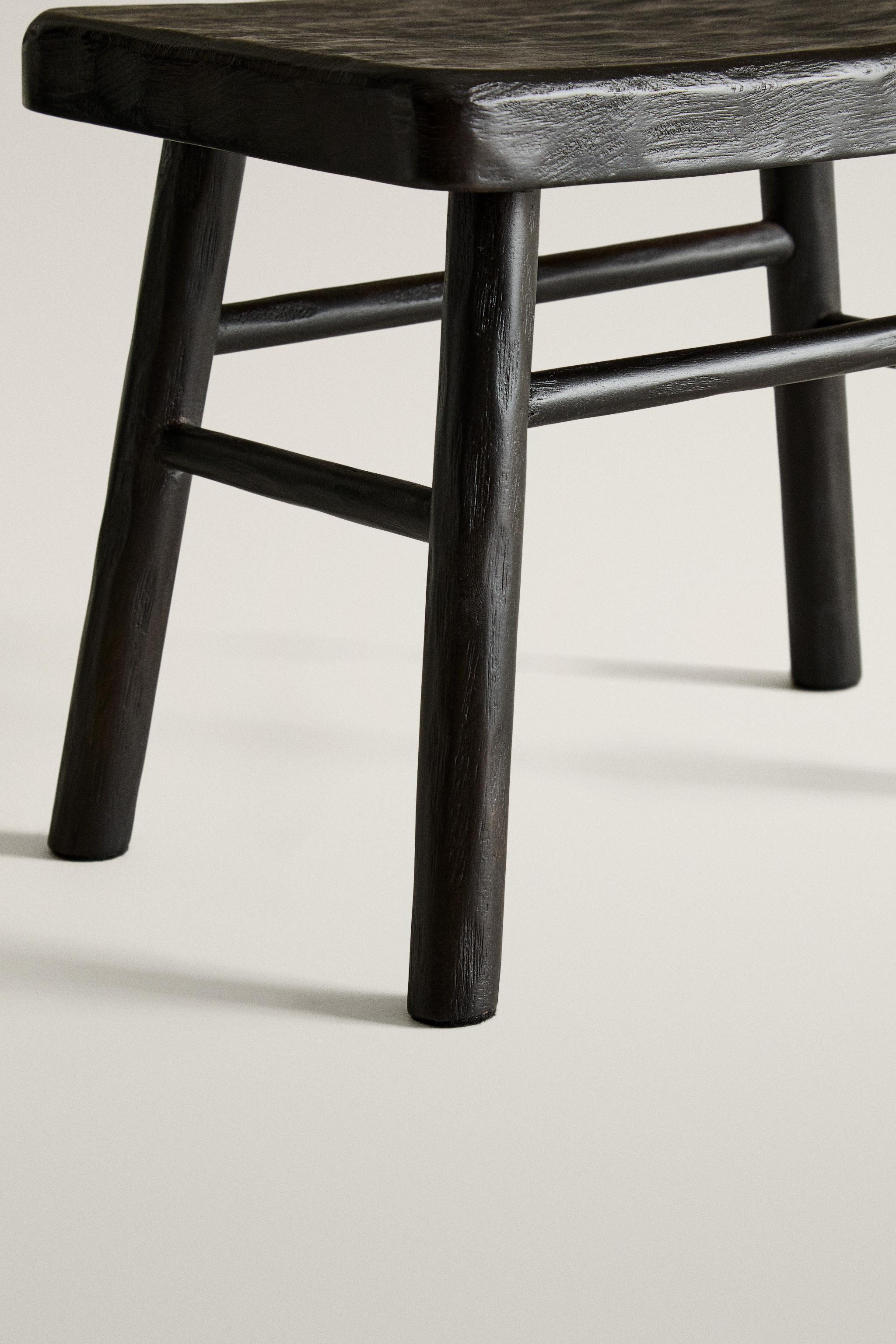 MINI HAMMERED WOOD STOOL
